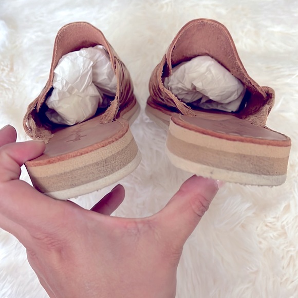 Rose gold slide huaraches - Picture 5 of 7